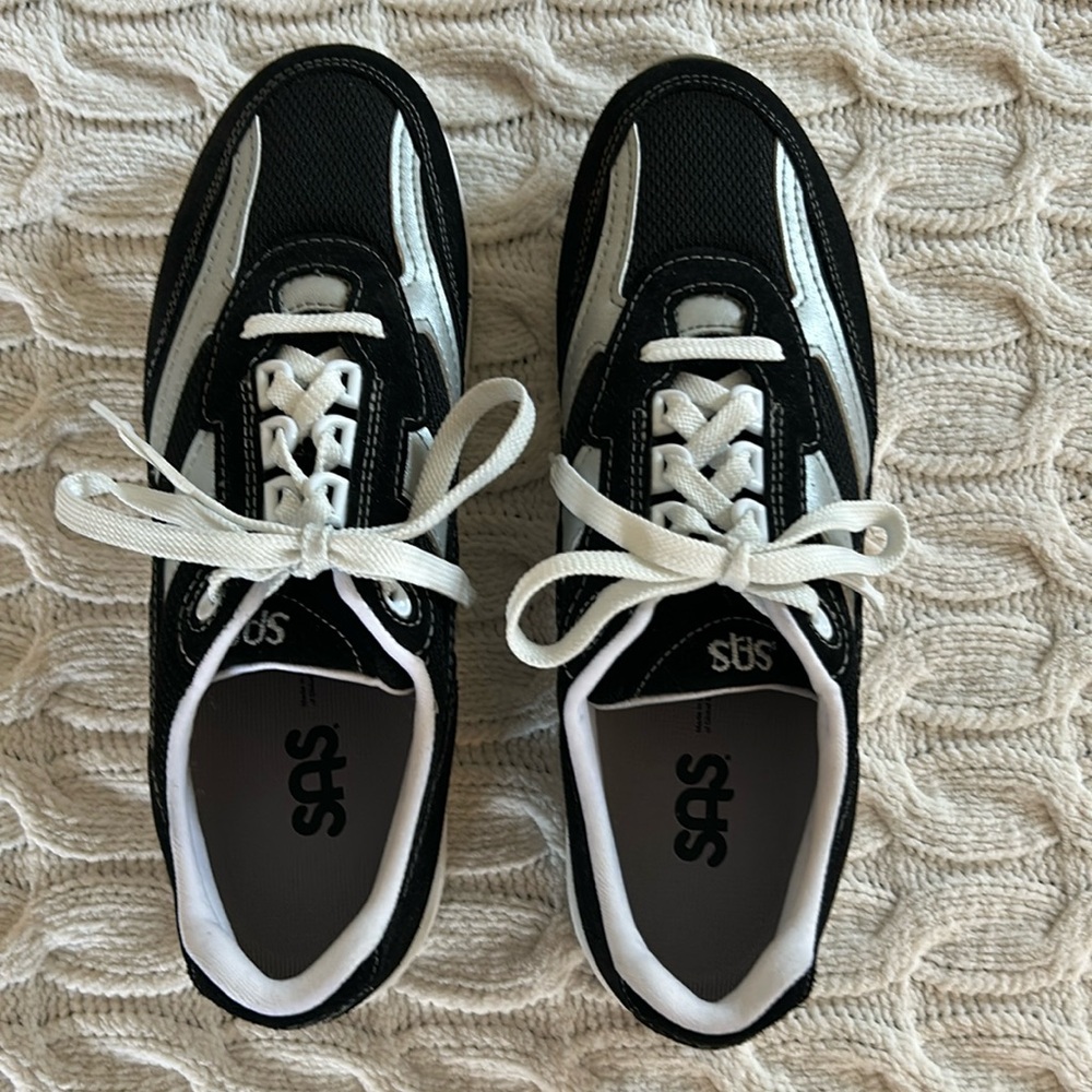 SAS Tour Mesh Lace Up Sneakers Size 9.5 slim Black/Silver EUC